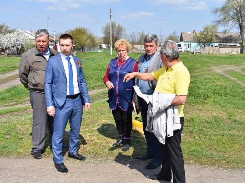 Исполняющий обязанности главы Кущевского сельского поселения Е.М.Фирсов посетил п.Северный